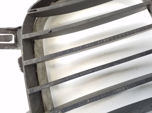 BMW 5 SERIES E60 (2003–2010) Kühlergrill 7027061 - 2