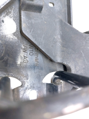 Volkswagen Touareg I (2002–2010) Serrure de capot - 2