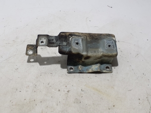   Halter Kotflügel vorne  - 663508114R 