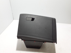   Glove box  - 685007841R 