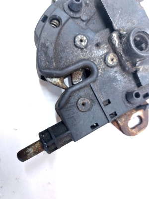 Ford Focus (1998–2005) Hood latch - 3
