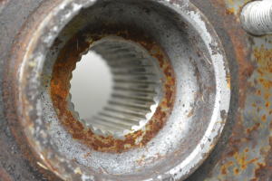 Hyundai Tucson (2015–2026) Front wheel hub - 2