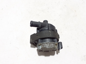 RENAULT Arkana (2019–2026) Auxiliary water pump 210111061R - 2