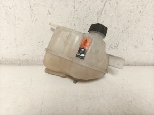RENAULT Kadjar (2015–2026) Coolant reservoir - 2