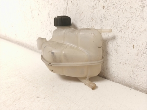 RENAULT Kadjar (2015–2026) Coolant reservoir - 4