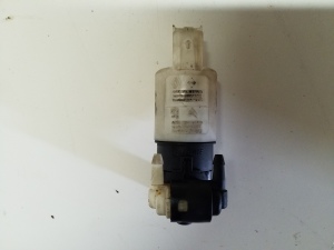 Front windshield washer pump - 8200067015