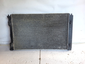 AUDI A6 C6 (2004–2011) Dzesēšanas radiators un tā daļas 4F0121251M - 2