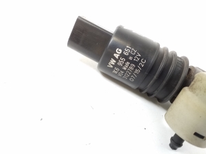 Porsche Cayenne (2010–2017) Front windshield washer pump 1K6955651 - 2
