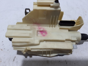 VOLVO C 40 I (2022–2026) Rear side door lock 32131412 - 3