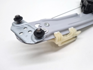 Opel Crossland X X 75 (2017–2026) Front door window regulator 39137856 - 2