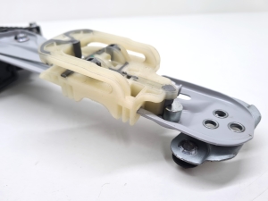 Opel Crossland X X 75 (2017–2026) Front door window regulator 39137856 - 3