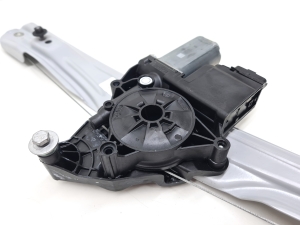 Opel Crossland X X 75 (2017–2026) Front door window regulator 39137856 - 5