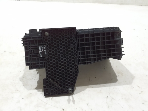 Peugeot 208 (2019–2026) Battery holder 9830928180 - 4