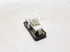 Peugeot 208 (2019–2026) Trunk opening switch 9820395580 - 3