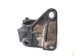 NISSAN Primera P12 (2001–2008) Esimese veovõlli kinnitus 8200187544 - 3
