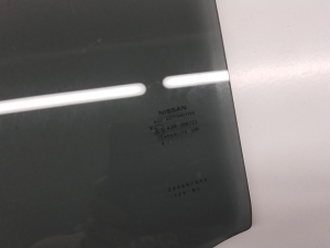 NISSAN Note E12 (2012–2026) Rear side door glass 823013VV0B - 2