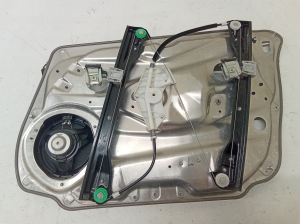 Mercedes Benz C-Class 204 (2007–2014) Priekšējo durvju logu pacēlājs un tā daļas 981692105 - 3