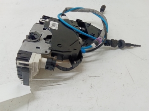 Mercedes Benz C-Class 204 (2007–2014) Rear side door lock A2047300435 - 3