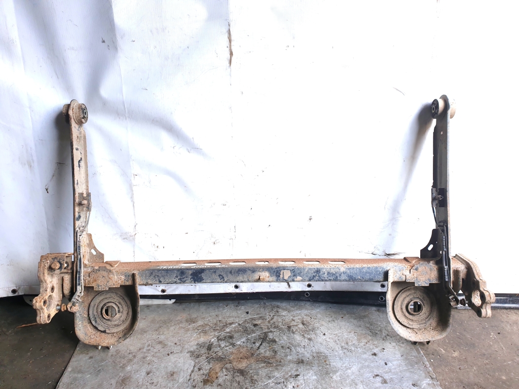 RENAULT Trafic II (2001–2014) Aizmugurējais tilts un tā detaļas RENAULT Trafic II (2001–2014) Aizmugurējais tilts un tā detaļas