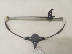 Rear side door window regulator frame - 4C25