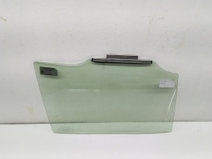 Vitre de porte latérale arrière - 62011FJ040