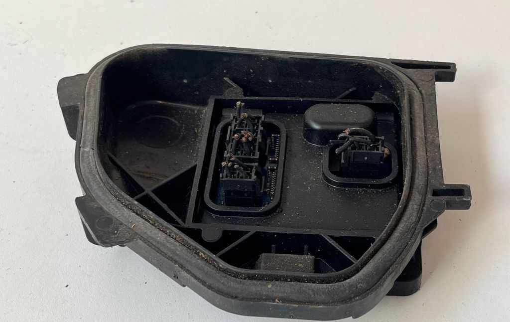 Volkswagen Passat B6 (2005–2010) Xenon headlight control unit 3C0941607G Volkswagen Passat B6 (2005–2010) Xenon headlight control unit 3C0941607G
