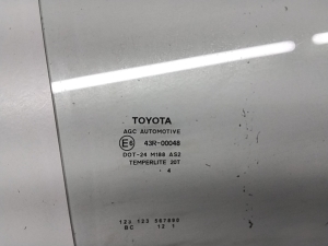 TOYOTA Auris E18 (2012–2018) Rear side door glass 6810302340 - 2