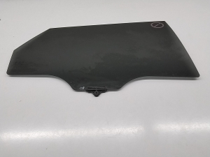 Hyundai i40 (2011–2026) Aizmugurējo sānu durvju stikls 834213Z020 - 2