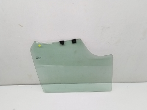 Vitre de porte latérale arrière - 823002979R