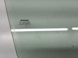 NISSAN Micra K14 (2017–2026) Priekšējo durvju stikls 803005FA0A - 2