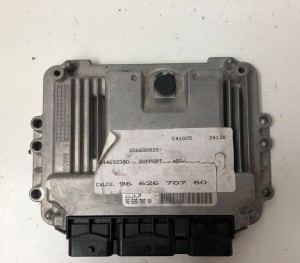 Calculateur moteur - 0281011966