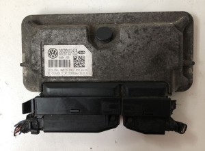 Volkswagen Polo V (2009–2017) Mootori juhtplokk 03C906024CN - 4