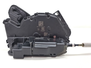 Rear side door lock - 5TA839016L