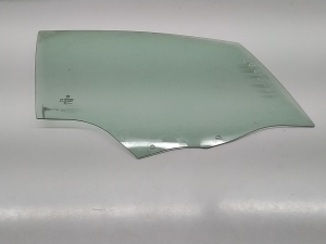 Peugeot 208 (2012–2019) Front door glass 9673360680 - 2