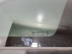 Peugeot 5008 (2017–2026) Seitenscheibe hinten (Karosserie) 9812842080 - 2