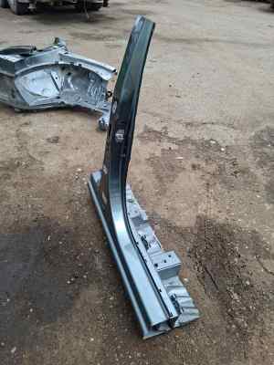 Dacia Duster P1310 (2024–2026) Center pillar - 2