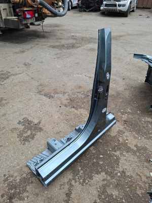 Dacia Duster P1310 (2024–2026) Center pillar - 2