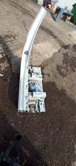 VOLVO XC60 (2017–2026) Montant central 31462261 - 2