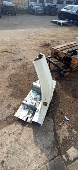 VOLVO XC60 (2017–2026) Montant central 31462261 - 3