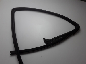 TOYOTA Yaris (2011–2020) Sonstiges Teil der hinteren Seitentür 681420D220 - 2
