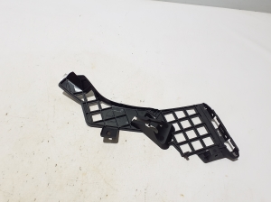 Mercedes Benz CLA-Class W117 (2013–2019) Esikaitseraua kinnitus A1178856400 - 3