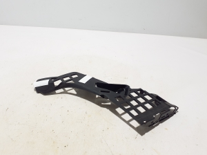 Mercedes Benz CLA-Class W117 (2013–2019) Esikaitseraua kinnitus A1178856400 - 4