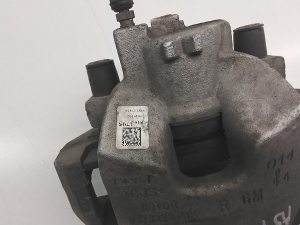 Opel Astra K (2015–2021) Front brake caliper 39103795 - 4