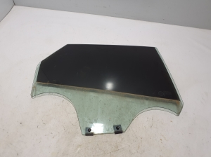   Rear side door glass  - 823003946R 