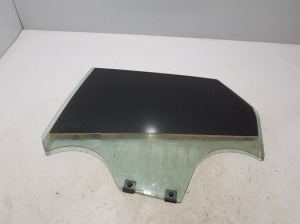   Rear side door glass  - 823011908R 