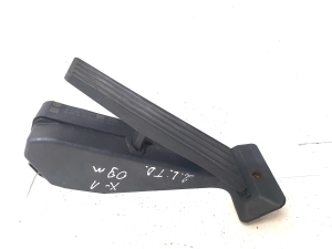 Accelerator pedal - 6786588