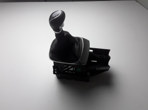  Pavarų perjungimo mechanizmas ir jo detalės 