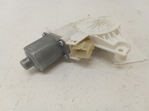 Mercedes Benz C-Class 204 (2007–2014) Front door window regulator motor A2048200142 - 2