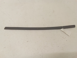 AUDI A4 B8 (2007–2016) Esiukse klaasi sisemine liist 8K0837480C - 3