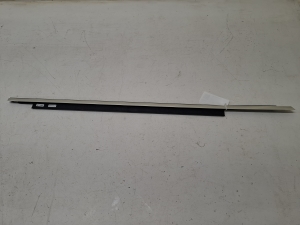 Esiukse klaasi välimine liist - 8K0853284